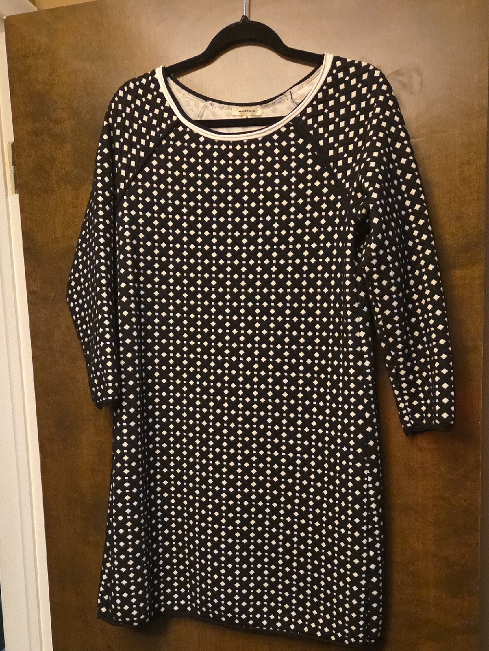 Max Studio Black and White Geometric Long-Sleeve Dress